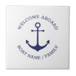 Benutzerdefinierter Willkommensanker an Bord blau Fliese<br><div class="desc">Name oder Familienname des eigenen Schiffes, Begrüßungsbegleiter, blau-weißer Anker der nautischen Keramik. Passen Sie Text nautic Segeltext, Kapitän Name, Bootsname, Familienname etc. ideal für Segler, Boote, Segeln und Boot Happy Sailing!</div>
