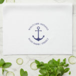 Benutzerdefinierter Willkommensanker an Bord nauti Geschirrtuch<br><div class="desc">Eigener Empfang an Bord nautisch marineblau Ankerküchenhandtuch. Blaue Buchstaben,  weißer Hintergrund,  Text nautische Segeltext anpassen,  Kapitän Name,  Familienname,  Bootsname ideal für Segler,  Bootsfahrer,  Segeln und segeln Happy Segeln!</div>