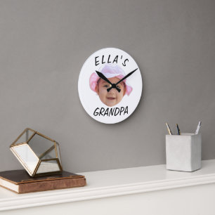 Benutzerdefiniertes Baby-Gesicht Foto Text Opa Runde Wanduhr