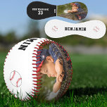 Benutzerdefiniertes Baseball mit Name Number Foto<br><div class="desc">Benutzerdefinierter Baseball mit Name Number Foto Kids Black and White. Dieses maßgeschneiderte Baseball ist ein perfektes Geschenk für einen Baseballspieler, Teamkollege, Trainer. Personalisieren Sie es mit Ihrem Foto, Teamname, Ihrem Namen, Ihrer Nummer und dem Jahr. Tolle Erinnerung an Ihren Lieblingssport. Um die Kugel anzupassen klicken Sie auf die Schaltfläche Anpassen...</div>