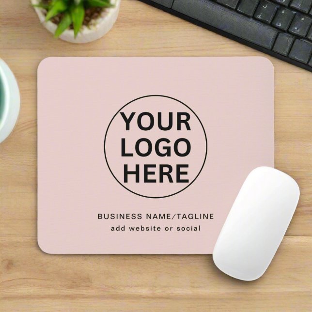 Benutzerdefiniertes Firmenlogo und Text in rosa Ro Mousepad (Von Creator hochgeladen)