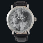 Benutzerdefiniertes Foto im Schwarzweißformat Armbanduhr<br><div class="desc">Eine individuelle Armbanduhr mit eigenem Foto in Schwarz-Weiß-Foto. Sie können die Anpassungsfunktion verwenden,  um mit verschiedenen Foto-Filtern zu experimentieren,  wenn Sie möchten.</div>