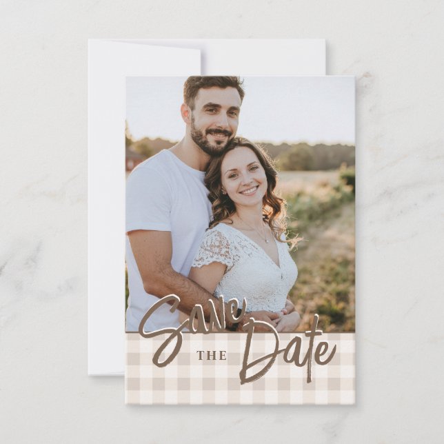 Benutzerdefiniertes Foto mit beigem Gingham Save-t Save The Date (Vorderseite)