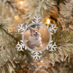 Benutzerdefiniertes Foto Schneeflocken Zinn-Ornament<br><div class="desc">Machen Sie Ihr Lieblings-Foto zu einem personalisierten Geschenk! Verwenden Sie ein Familienbild, ein niedliches Begleiter-Foto oder ein beliebiges Bild, das Sie Liebe, um etwas Besonderes zu schaffen. Diese Geschenke sind perfekt für einen Urlaub oder einen Anlass, um Ihre Lieben zum Lächeln zu bringen. Hinweis: Das Foto ist nur ein Beispiel....</div>