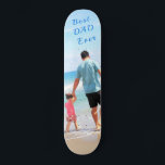 Benutzerdefiniertes Foto-Skateboard - Bester VATER Skateboard<br><div class="desc">Benutzerdefiniertes Foto - Ihr eigenes Design - Sonderformat - Personalisierter Vater / Kind / Familie / Freunde / Persönliches Geschenk - Fügen Sie Ihr Foto / Text - Umformatieren und verschieben oder entfernen und fügen Sie Elemente / Bild mit Anpassungs-Tool. Wählen Sie / fügen Sie Ihre Lieblings-Schriftart / Textfarbe! Sie...</div>