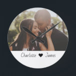 Benutzerdefiniertes Foto und Personalisierter Text Runde Wanduhr<br><div class="desc">Maßgeschneiderte Personalisierte Foto- und Textwanduhr von Ricaso - fügen Sie Ihre eigene Fotografie,  Kunst und Text zu dieser anpassbaren Acryluhr hinzu</div>