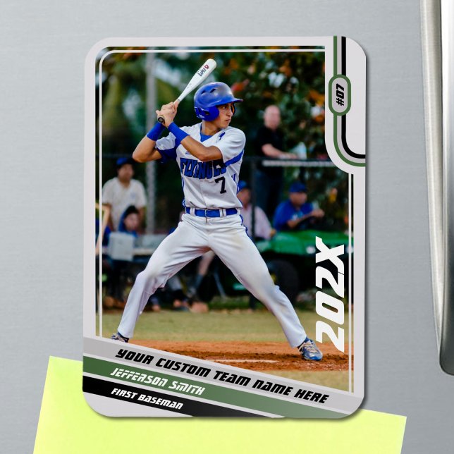 Benutzerdefiniertes Geschenk für Baseball-Spieler  Magnet (Baseball Player Magnet in Light Grey with Custom Team Name and Black Green Stripes)