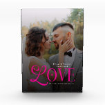 Benutzerdefiniertes Hochzeitsfoto Paare Monogramm  Fotoblock<br><div class="desc">Feiern Sie Ihre Liebesgeschichte mit diesem modernen rosafarbenen Liebesfoto mit individuellem Hochzeitsfoto, Paare-Monogramm-Druck — einem zeitlosen Erinnerungsstück, das Ihren Lieblingsmoment in elegante Heimdekoration verwandelt. Mit Ihrem gewählten Foto, gepaart mit einem sauberen, zeitgenössischen Monogramm, ist dieses personalisierte Kunstwerk das perfekte Geschenk für Hochzeiten, Verlobungen, Jahrestage oder eine romantische Auffrischung des Zuhauses....</div>