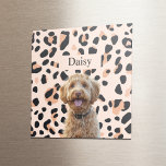 Benutzerdefiniertes Leopard Print Hund-Foto mit Na Magnet<br><div class="desc">Erweitern Sie Ihren Kühlschrank oder Ihr Magnetboard mit unserem Custom Leopard Print Dog Foto mit Name Magnet! Dieser stilvolle Magnet zeichnet sich durch ein trendiges Leopardendesign aus, personalisiert mit einem Foto Ihres geliebten Hundes und ihrem Namen. Es ist eine perfekte Möglichkeit, Ihre Liebe für Ihren Furry-Freund anzuzeigen und eine persönliche...</div>