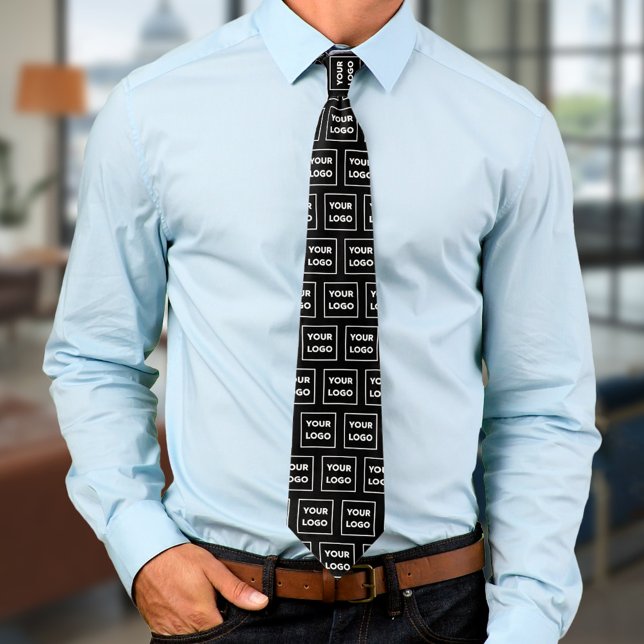 Benutzerdefiniertes Logo-Muster auf Schwarz-2-Seit Krawatte (Custom Business Logo Pattern on Black 2 Sided Neck Tie, worn)
