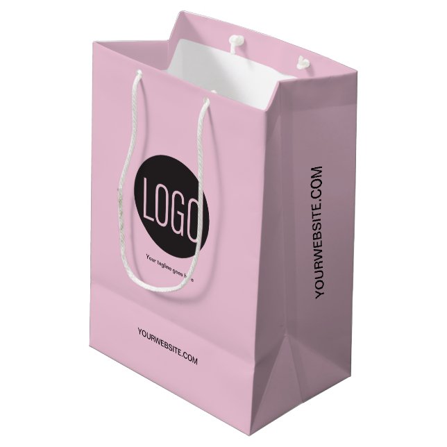 Benutzerdefiniertes Logo rosa Business-Website Mittlere Geschenktüte (Rückseite Schrägansicht)
