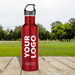 Benutzerdefiniertes Logo und Text auf Rot Edelstahlflasche<br><div class="desc">Werben Sie mit Ihrem Firmenlogo, Slogan, Firmennamen, Website oder anderen benutzerdefinierten Text auf einer roten Edelstahlflasche. Ersetzen Sie das Beispiellogo und den Text durch Ihren eigenen in der Sidebar. Die Logos in Weiß oder Hellfarbe passen am besten zum dunklen Hintergrund. Ihr Markensymbol kann jede Form haben. Dies ist ökologisch, sodass...</div>