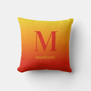 Benutzerdefiniertes Monogramm und Name Gelb bis Ro Kissen