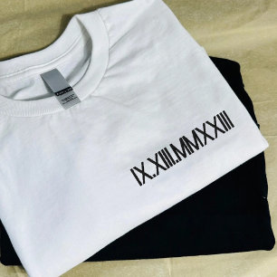 Benutzerdefiniertes Römisches Zahlen Geburtstags-J Besticktes T-Shirt