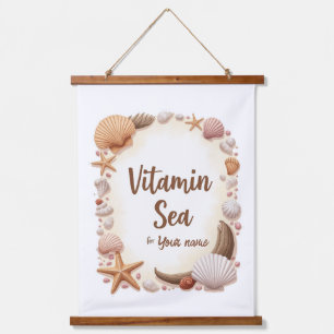 Benutzerdefiniertes „Vitamin Sea“-Zitat mit Namen Wandteppich Mit Holzrahmen