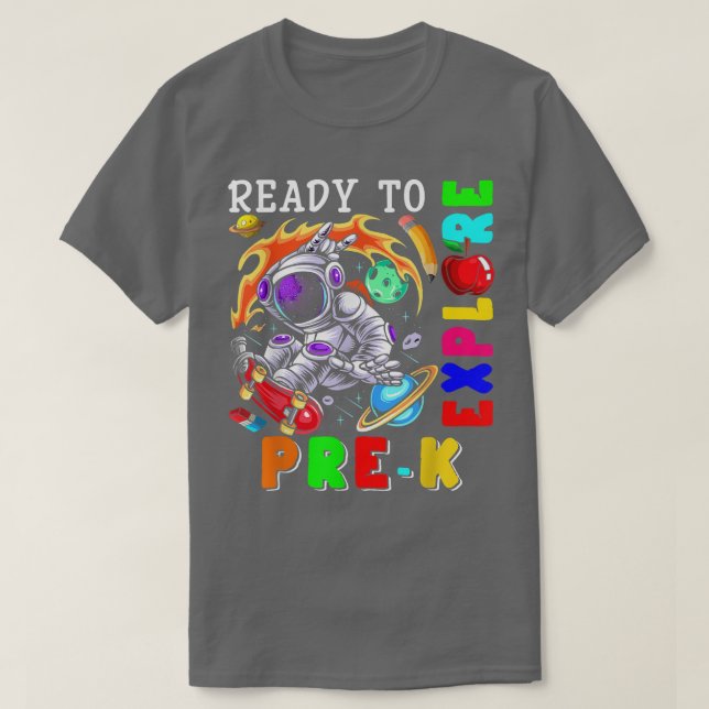 Bereit für das Skateboarden vor dem K Astronauten T-Shirt (Design vorne)