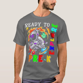 Bereit für das Skateboarden vor dem K Astronauten T-Shirt