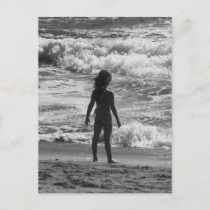 Bereit für die Welt - Mädchen am Strand Postkarte