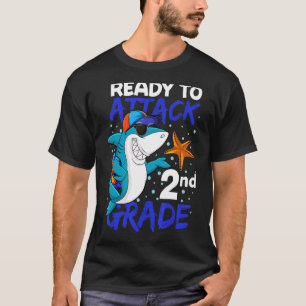 Bereit zum Angriff auf Coolen Hai der zweiten Klas T-Shirt