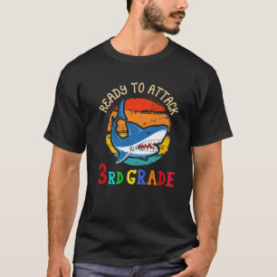 Bereit zum Angriff auf den 3D-Haifisch erster Klas T-Shirt