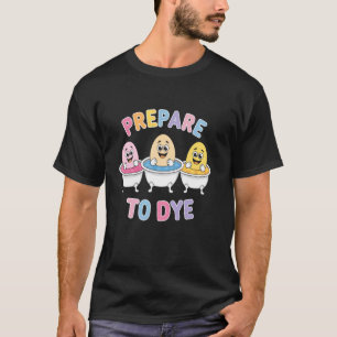 Bereite dich darauf vor, lustige Ostereier färbend T-Shirt