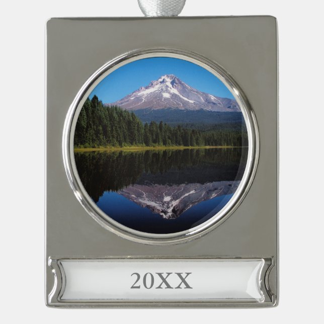 Berg-Haube reflektiert im See Banner-Ornament Silber (Vorderseite)