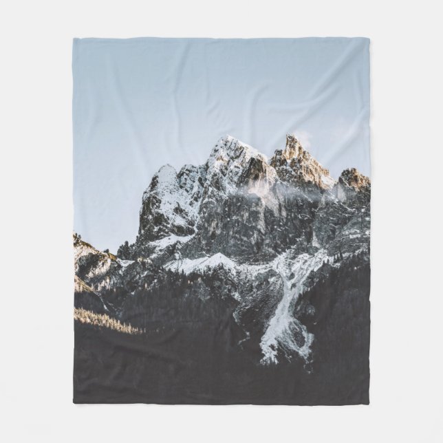 BERG MIT SCHNEELAGE AM TAG FLEECEDECKE (Vorderseite)
