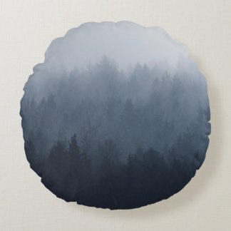 BERG MIT WALD IM FUSTER RUNDES KISSEN