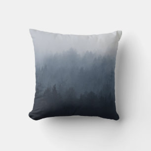 BERG MIT WALD IM NEBEL KISSEN