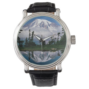 Berg Rainier in einer Bergbahn Armbanduhr