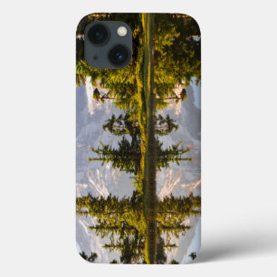 Berg Rainier reflektiert in einer Torte bei Plumme iPhone 13 Hülle