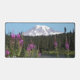 Berg Rainier und Wildblumen Landschaftliche Landsc Schreibtischunterlage