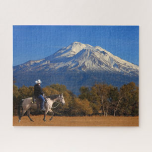 BERG SHASTA MIT PFERD UND REITER