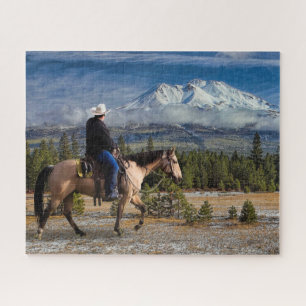 BERG SHASTA MIT PFERD UND REITER