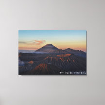 Berg-Sonnenaufgang-Dämmerungslandschaftsfoto Indon