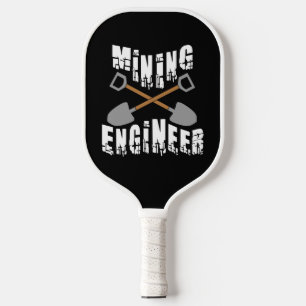 Bergbauingenieur überquerende Schaufeln Pickleball Schläger