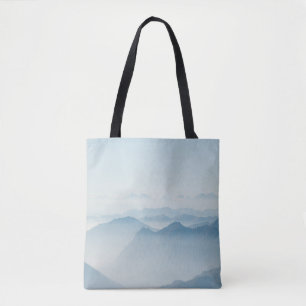 BERGE, DIE MIT FUSSGÄNGEN BEDECKT SIND TASCHE