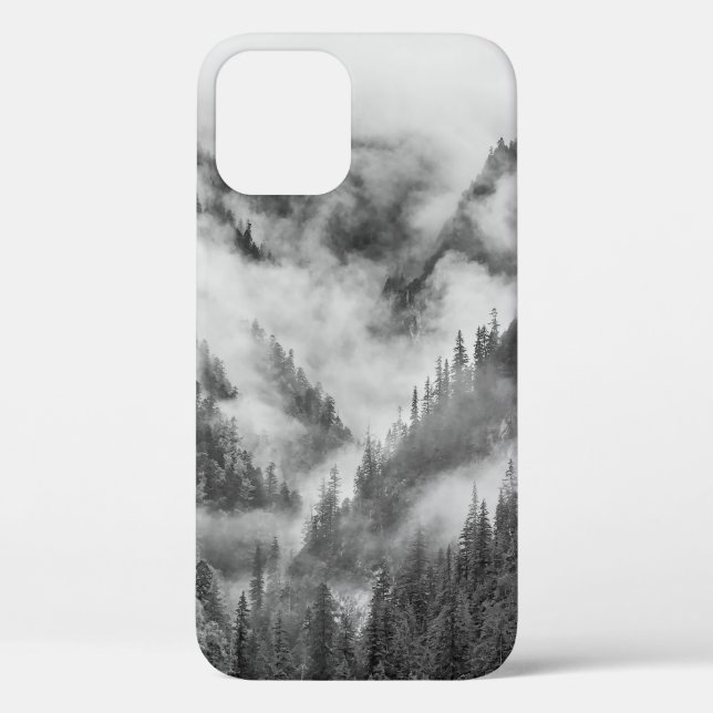 Berge im Nebel. Case-Mate iPhone Hülle (Rückseite)