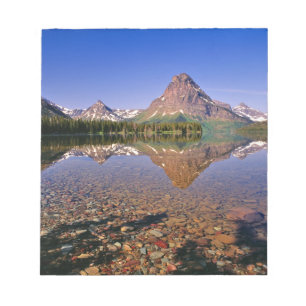 Berge reflektieren in ruhige Zwei-Medici-See in Notizblock