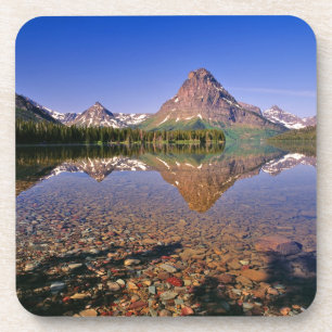 Berge spiegeln sich im ruhigen Two Medicine Lake w Getränkeuntersetzer
