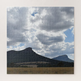 Berge Sturgeon und Abrupt unter dramatischen Wolke