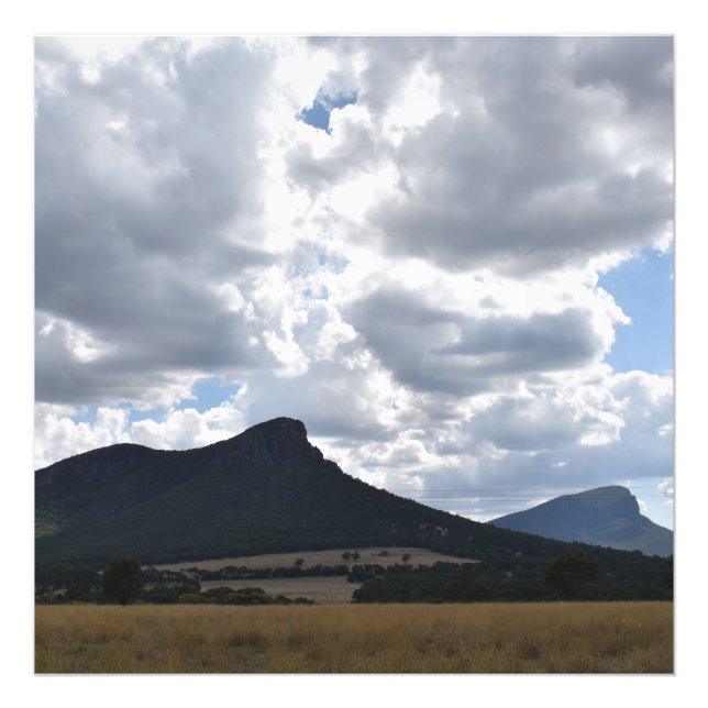 Berge Sturgeon und Abrupt unter dramatischen Wolke Fotodruck (Vorne)