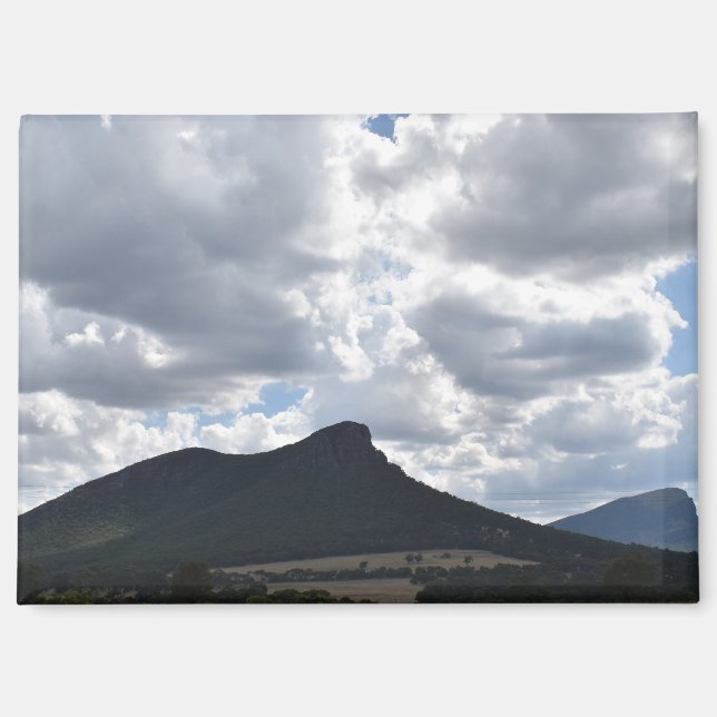 Berge Sturgeon und Abrupt unter dramatischen Wolke Magnet (Vorderseite)