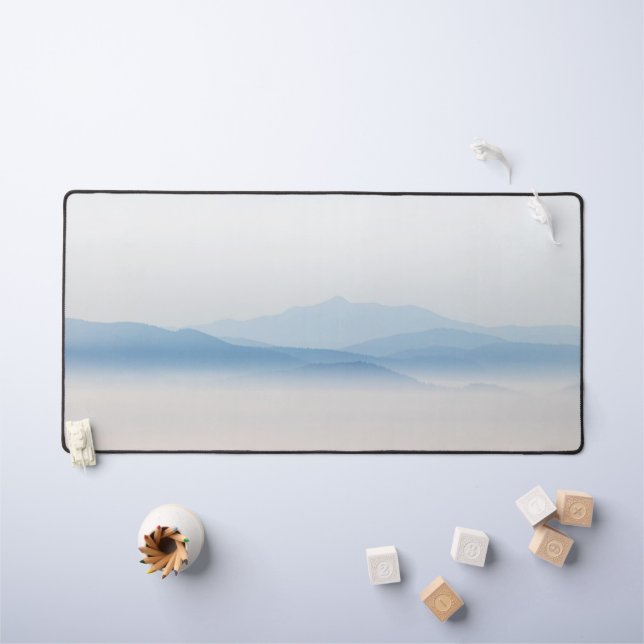 Berge über Wolken Schreibtischunterlage (Kindertisch)