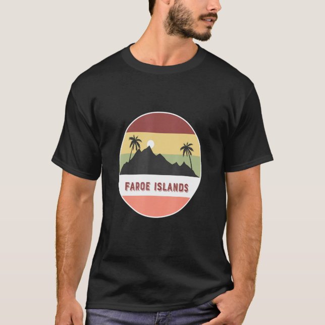 Berge und Palmen der Färöer T-Shirt (Vorderseite)