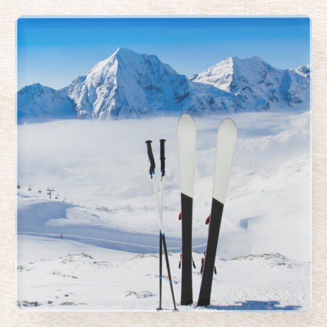 Berge und Skiausrüstung Glasuntersetzer (Vorderseite)