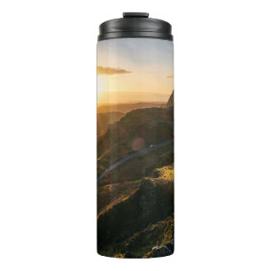 BERGE WÄHREND DES TAGES THERMOSBECHER