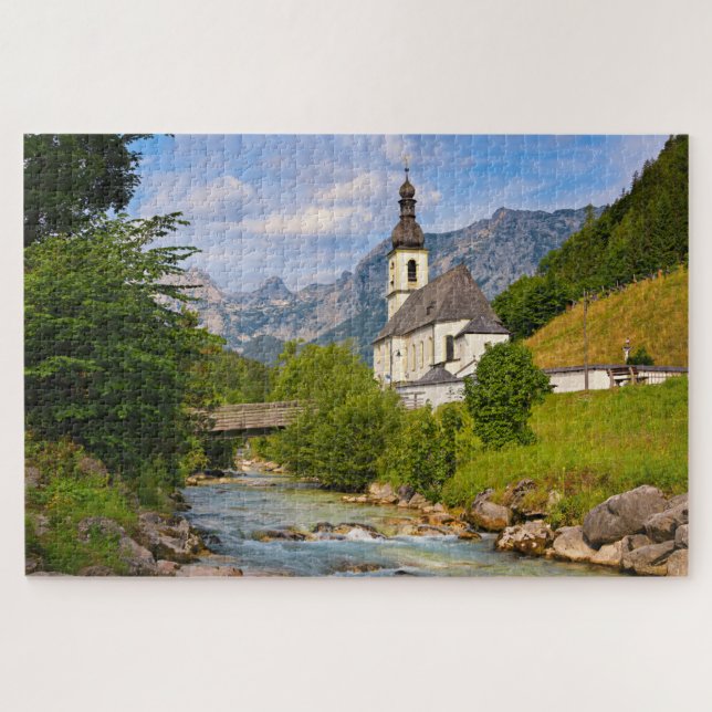Bergkirche mit Flusslandschaft (Horizontal)