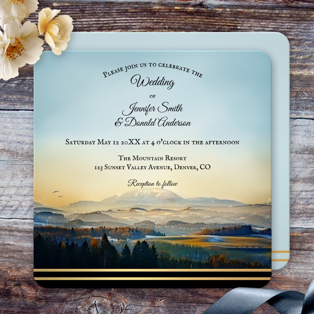 Berglandschaft Malerei künstlerische Hochzeit Einladung (Wedding invitation featuring a colorful landscape scene with mountains and a golden lining)