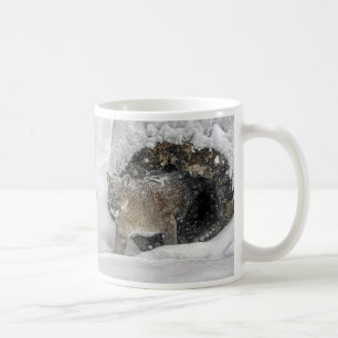 Berglöwe im Schnee Kaffeetasse